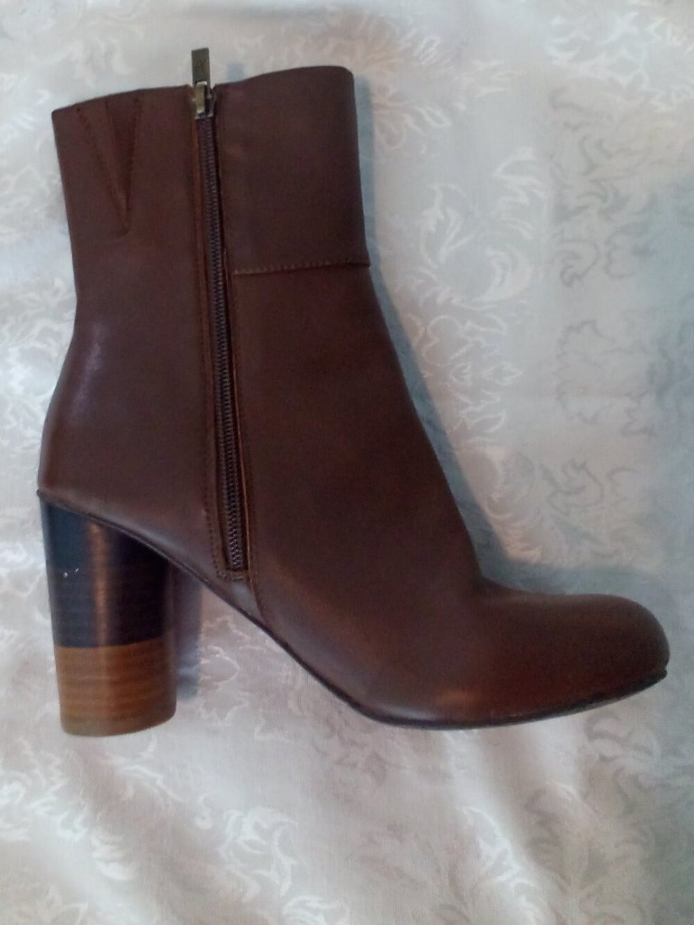 VERY VOLATILE SZ 8 LEATHER BOOTS SIDE ZIP 3.5" 3-TONE STACKED WOODEN HEAL BOOTS - Picture 4 of 16